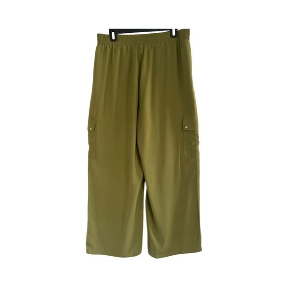 Micheal Kors - Cargo Pants Size: Large           Color: Smoky Olive - Picture 2 of 8